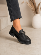 Pantofi casual damă negri din piele naturală cu lanț metalic și cusături decorative