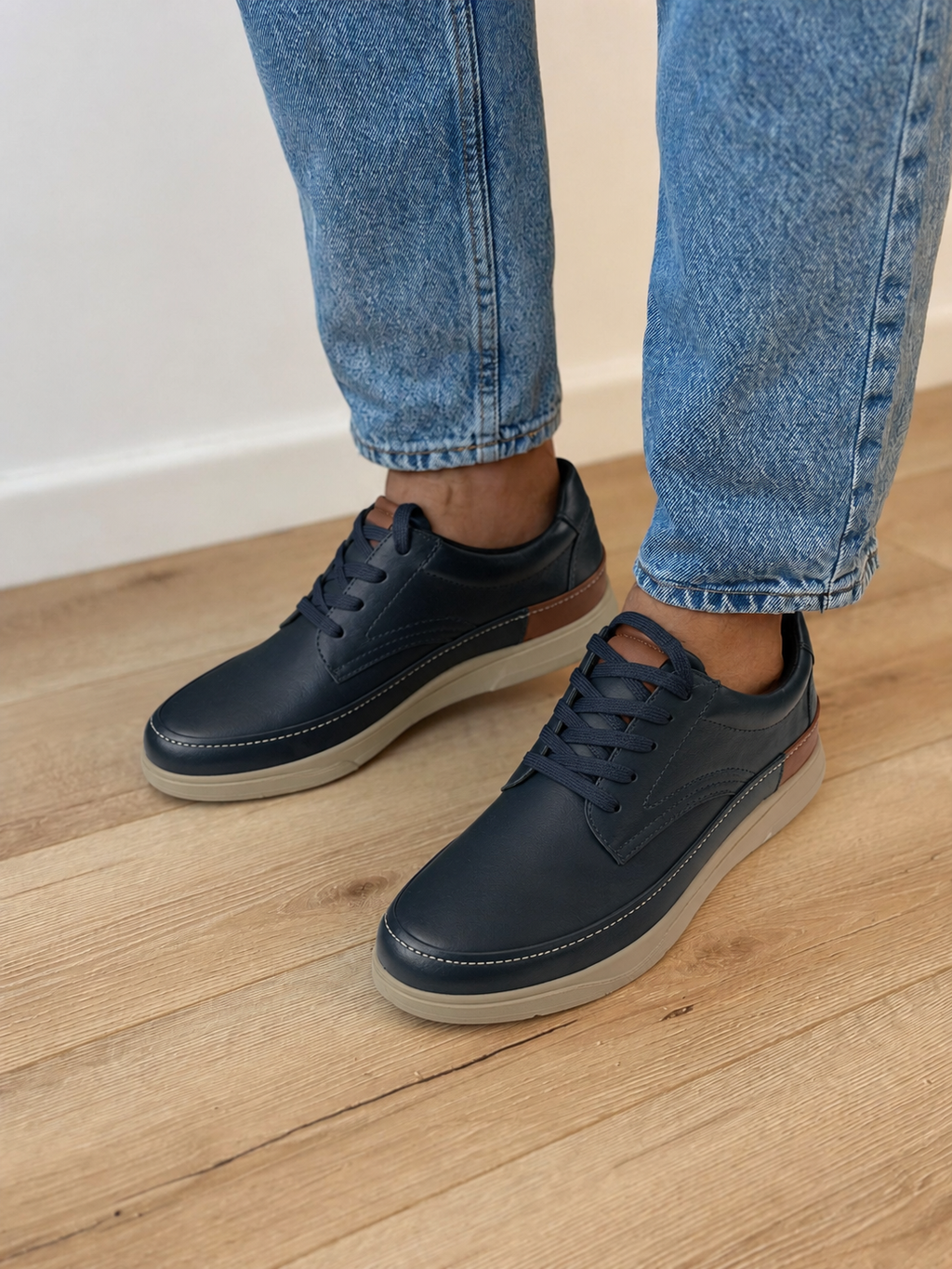 Pantofi casual bărbați bleumarin din piele naturală cu talpă bej