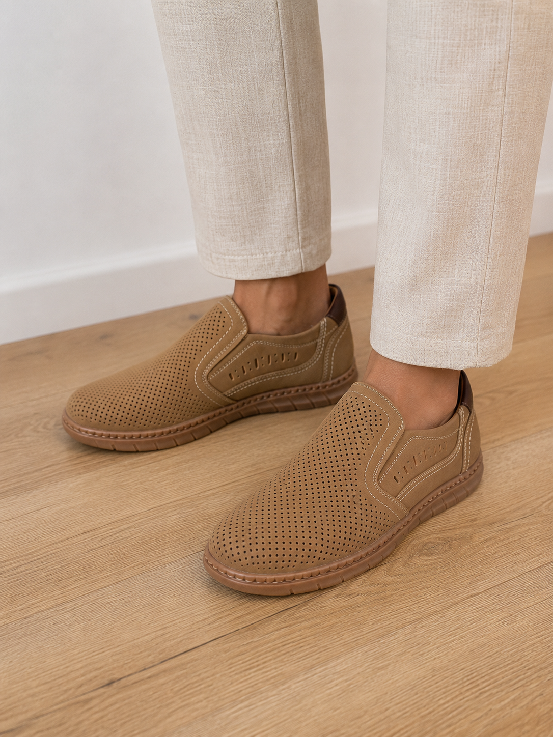 Pantofi casual bărbați bej din piele naturală cu perforații