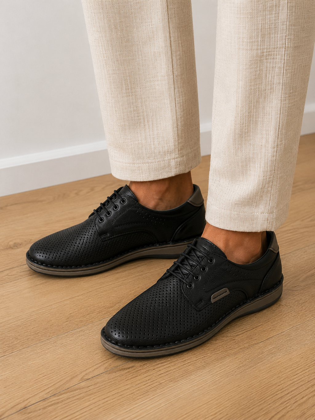 Pantofi casual bărbați negri din piele naturală cu perforații