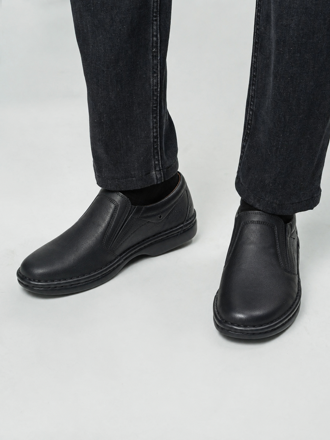 Pantofi casual bărbați negri din piele naturală cu elastic lateral