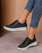 Pantofi sport casual damă negri din piele naturală cu perforații și talpă albă