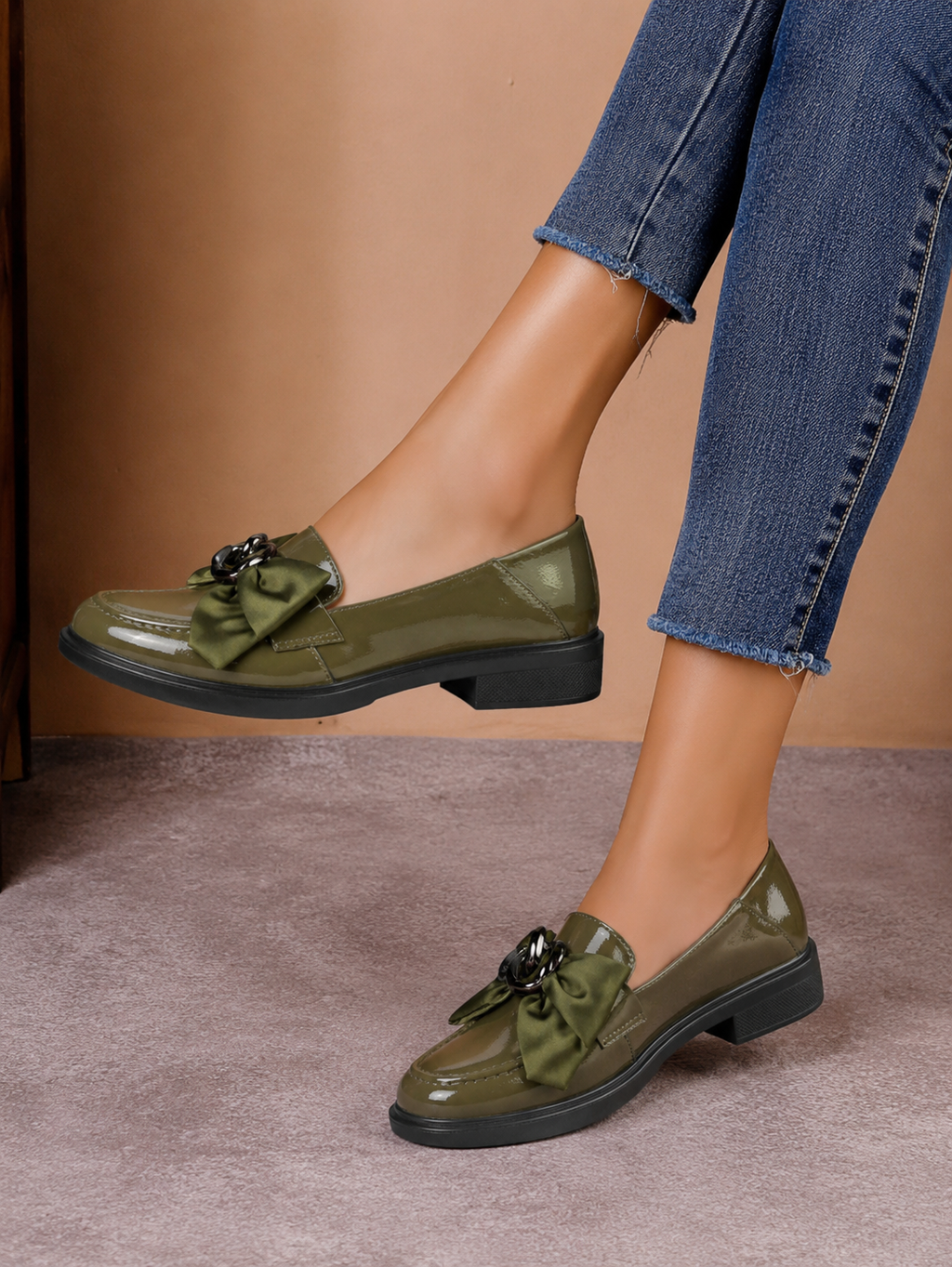 Pantofi casual damă kaki din piele naturală cu fundă și lanț decorativ