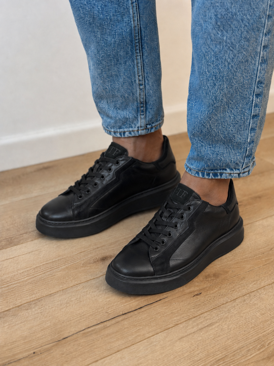 Adidași sport bărbați negri din piele naturală cu design minimalist