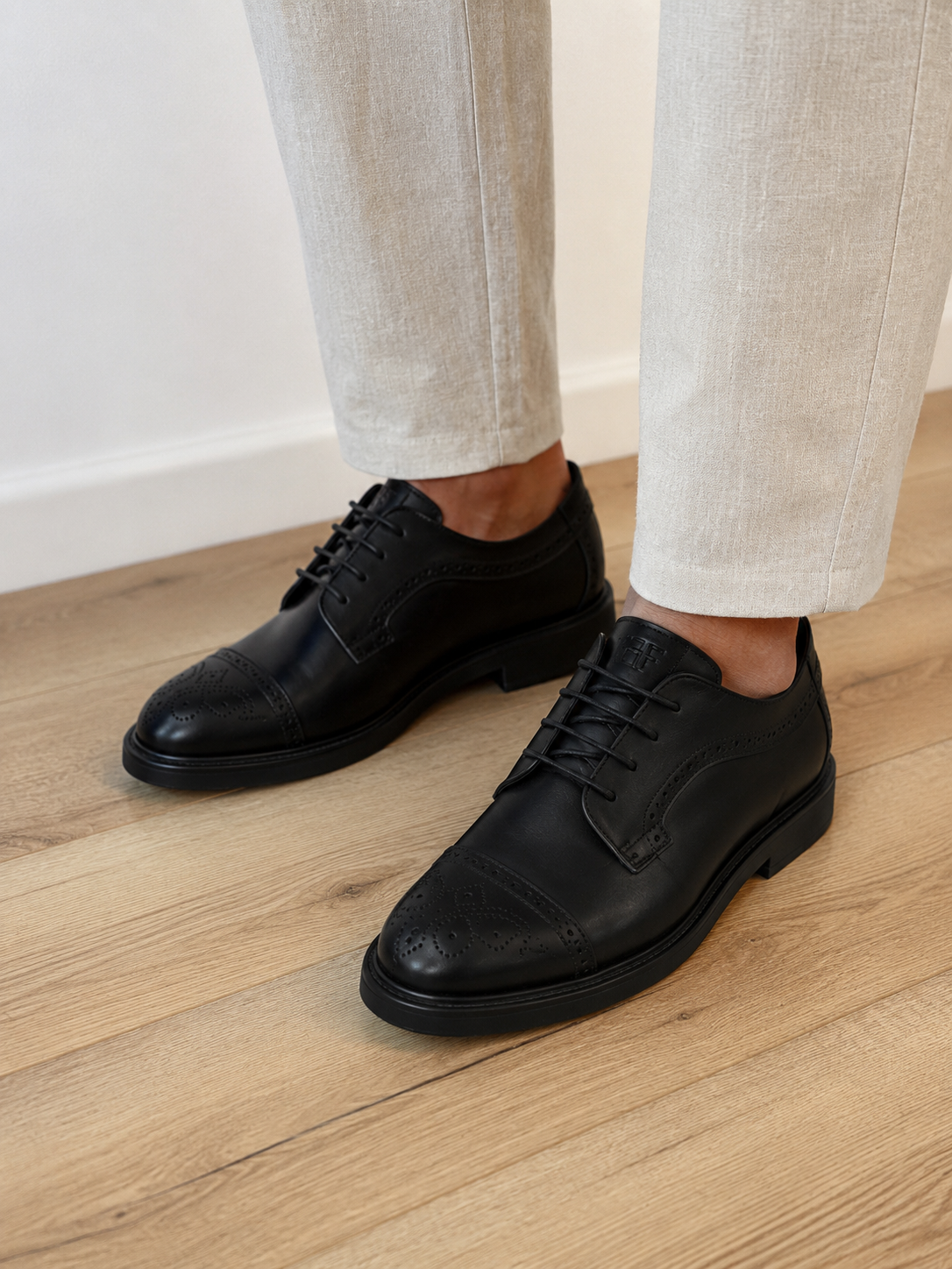 Pantofi eleganți bărbați din piele naturală neagră – Design Oxford cu vârf perforat