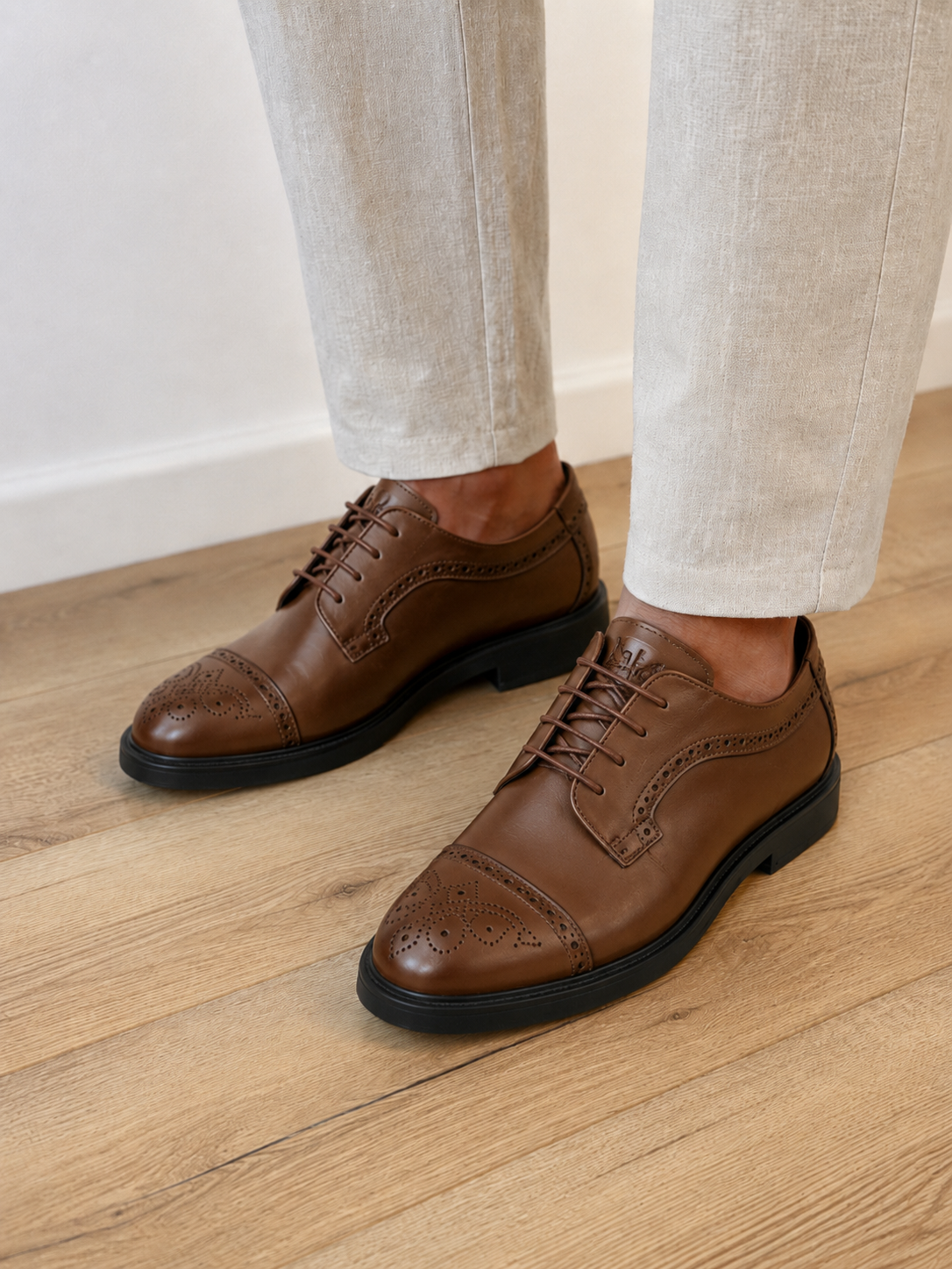 Pantofi eleganți bărbați din piele naturală maro – Design Oxford cu vârf perforat