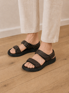 Sandale casual bărbați maro din piele naturală cu arici și bretele textile