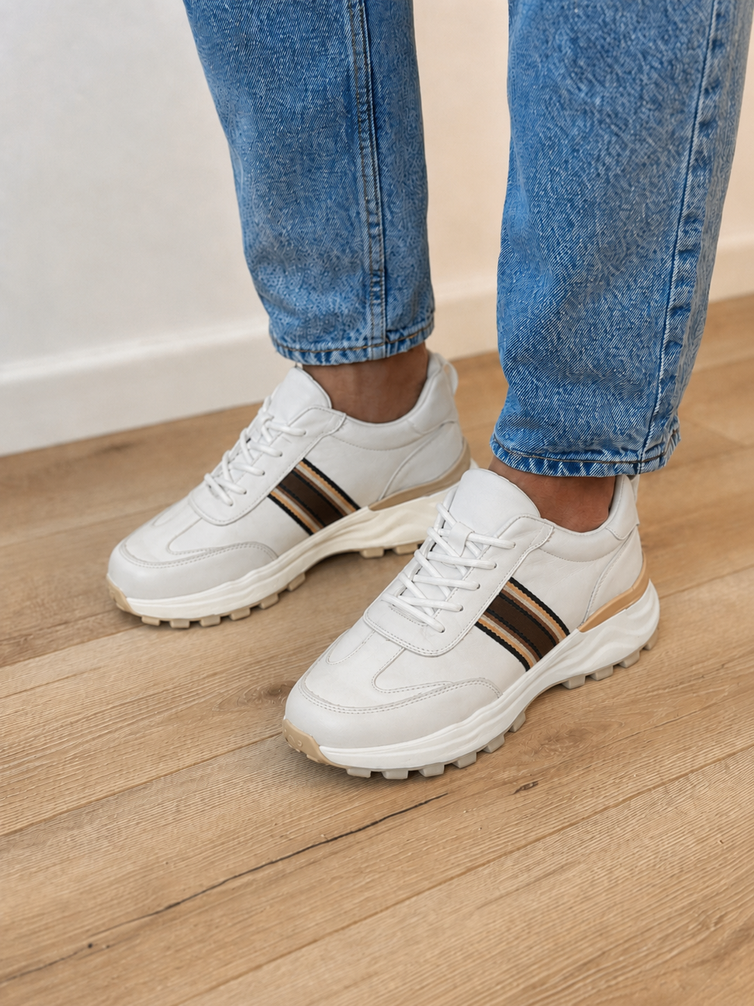 Adidași Albi Bărbați cu Dungi Laterale – Casual & Versatili