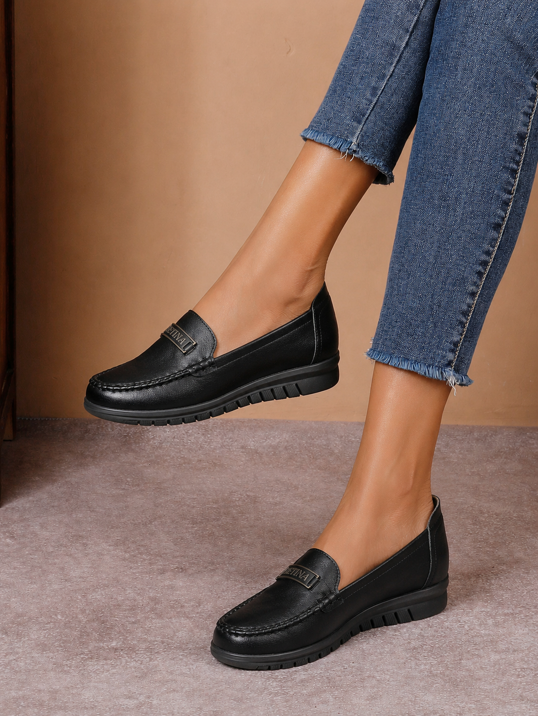 Pantofi casual damă negri cu logo și cusături
