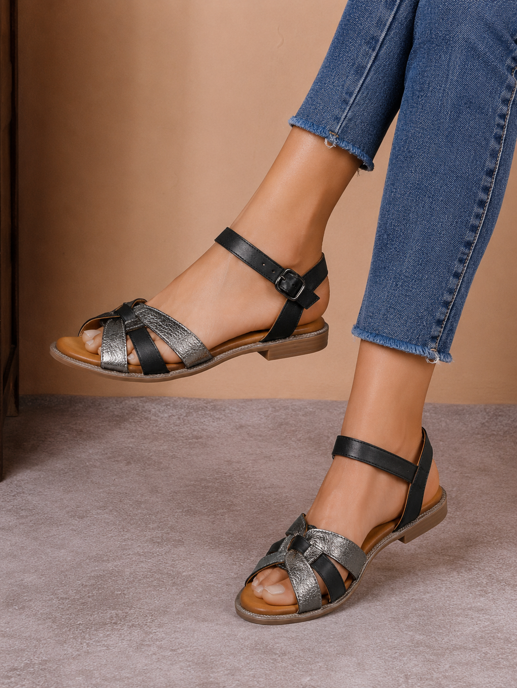 Sandale casual damă negre din piele naturală cu bretele argintii