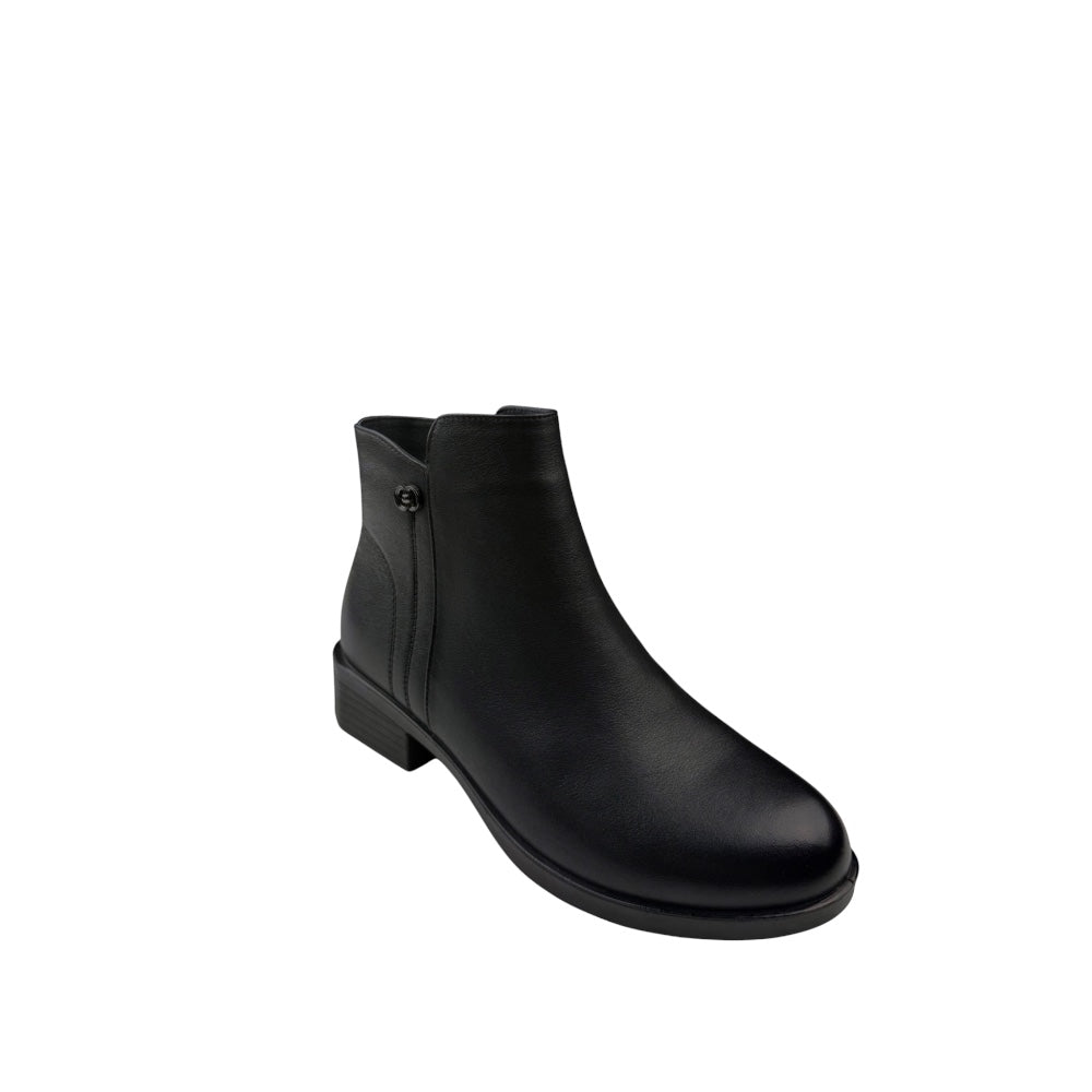 Ghete damă negre din piele naturală cu toc mic – elegante și versatile