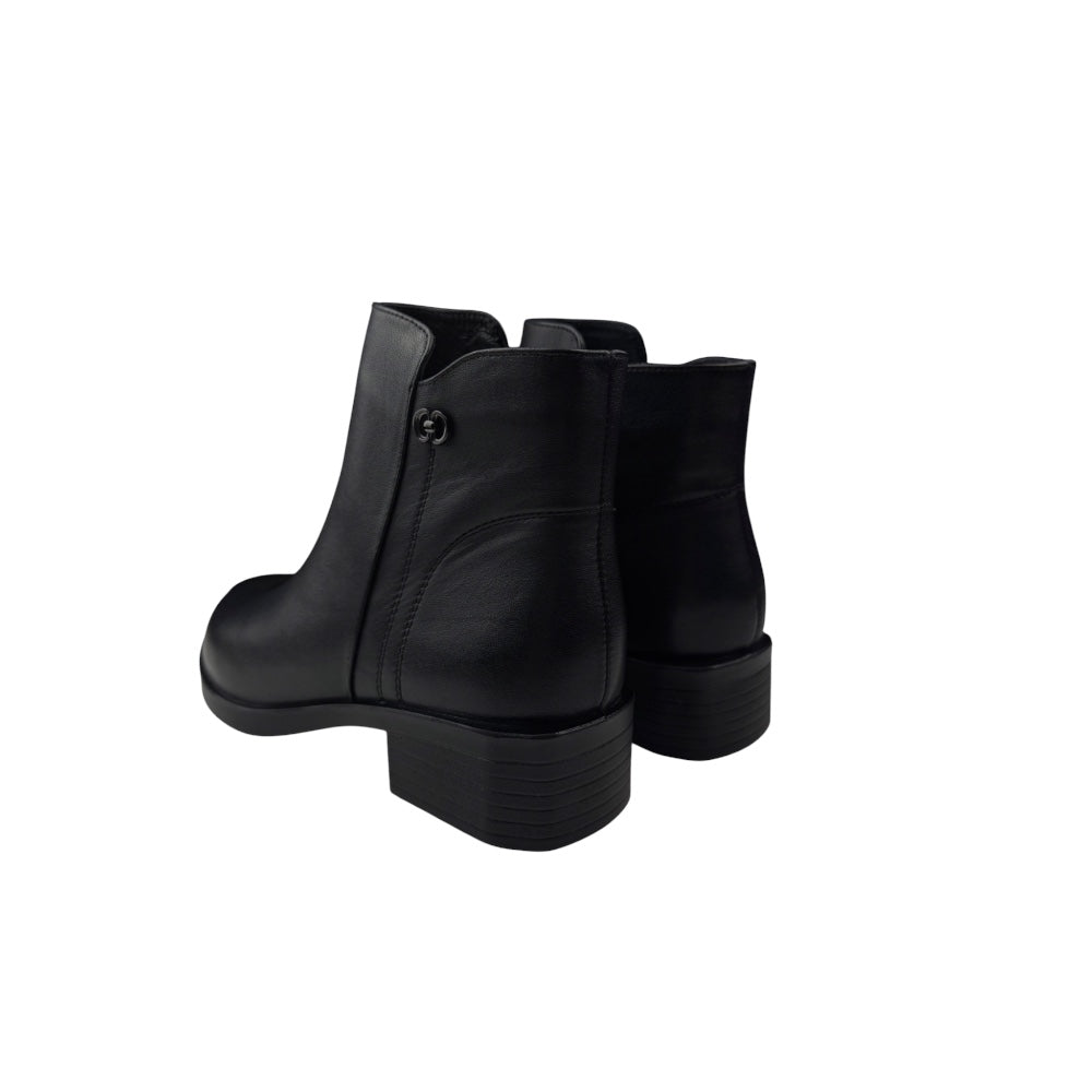 Ghete damă negre din piele naturală cu toc mic – elegante și versatile