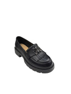 Pantofi casual damă negri din piele naturală cu franjuri și broșă albinuță