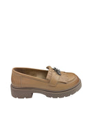 Pantofi casual damă bej din piele naturală cu franjuri și broșă albinuță