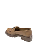 Pantofi casual damă bej din piele naturală cu franjuri și broșă albinuță