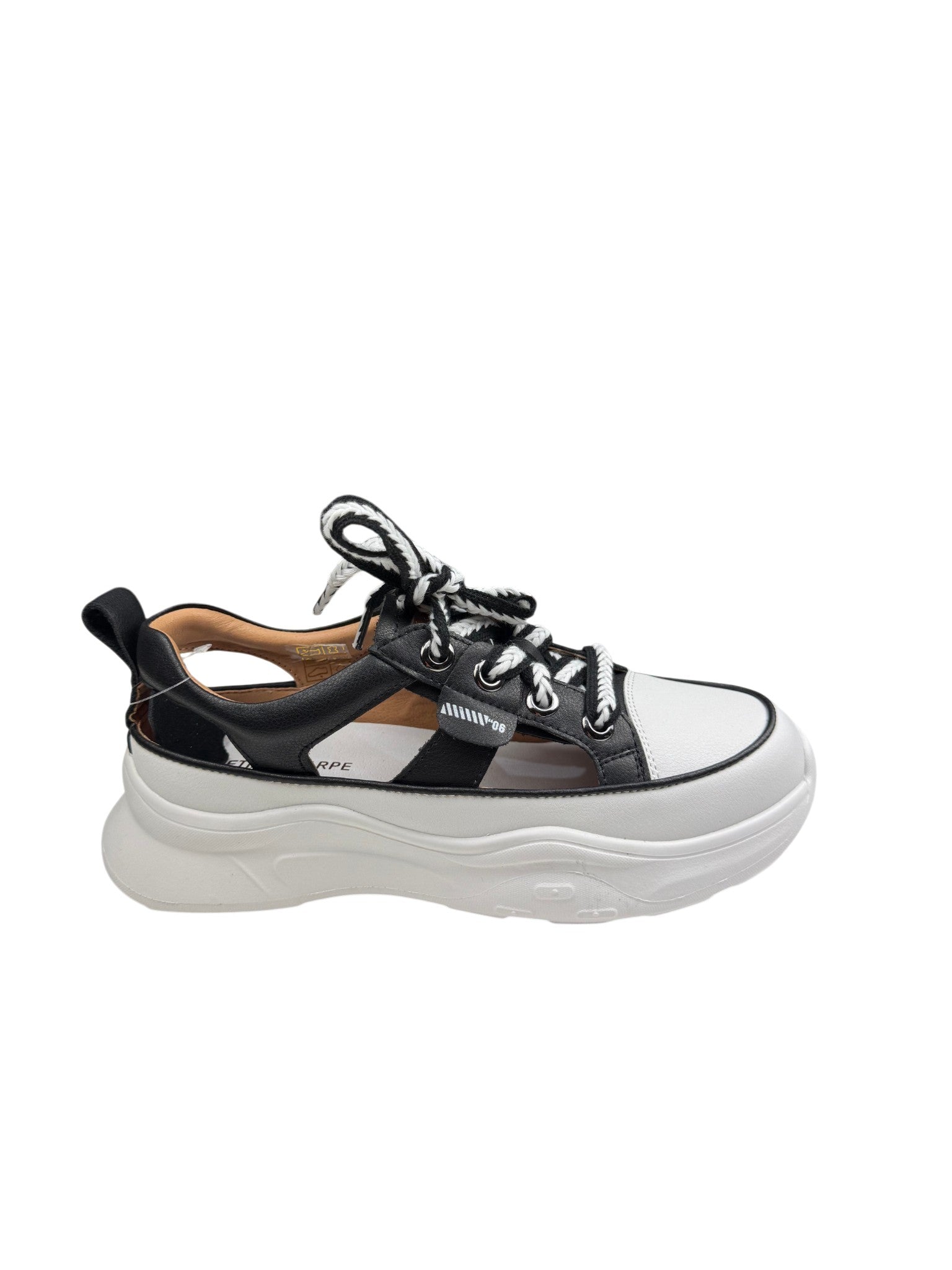 Pantofi sport damă negri din piele naturală cu talpă groasă și decupaje laterale