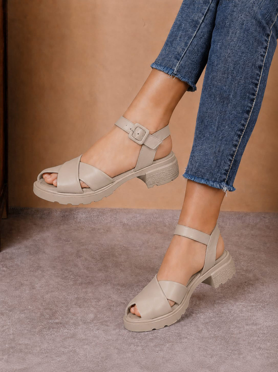 Sandale casual damă bej din piele naturală cu bretele late