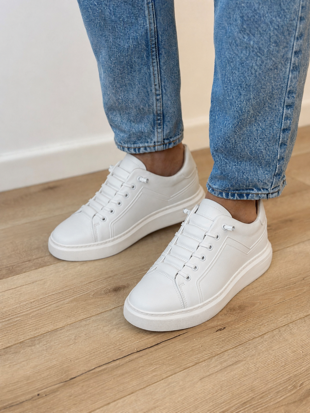 Pantofi sport bărbați albi din piele naturală cu șireturi elastice și talpă albă
