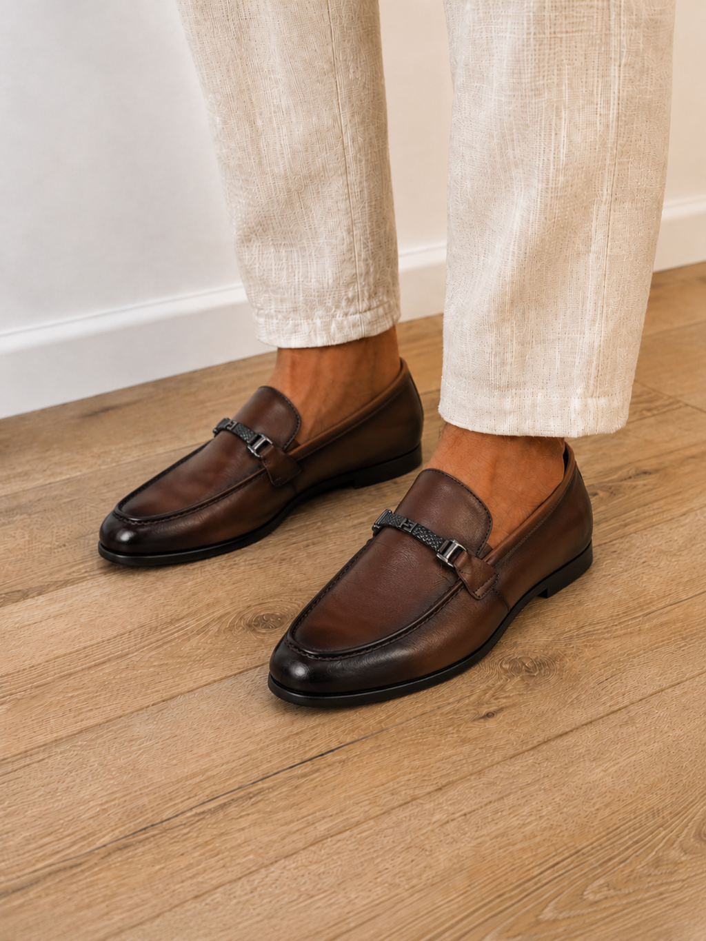 Pantofi eleganți bărbați maro din piele naturală cu ornament metalic