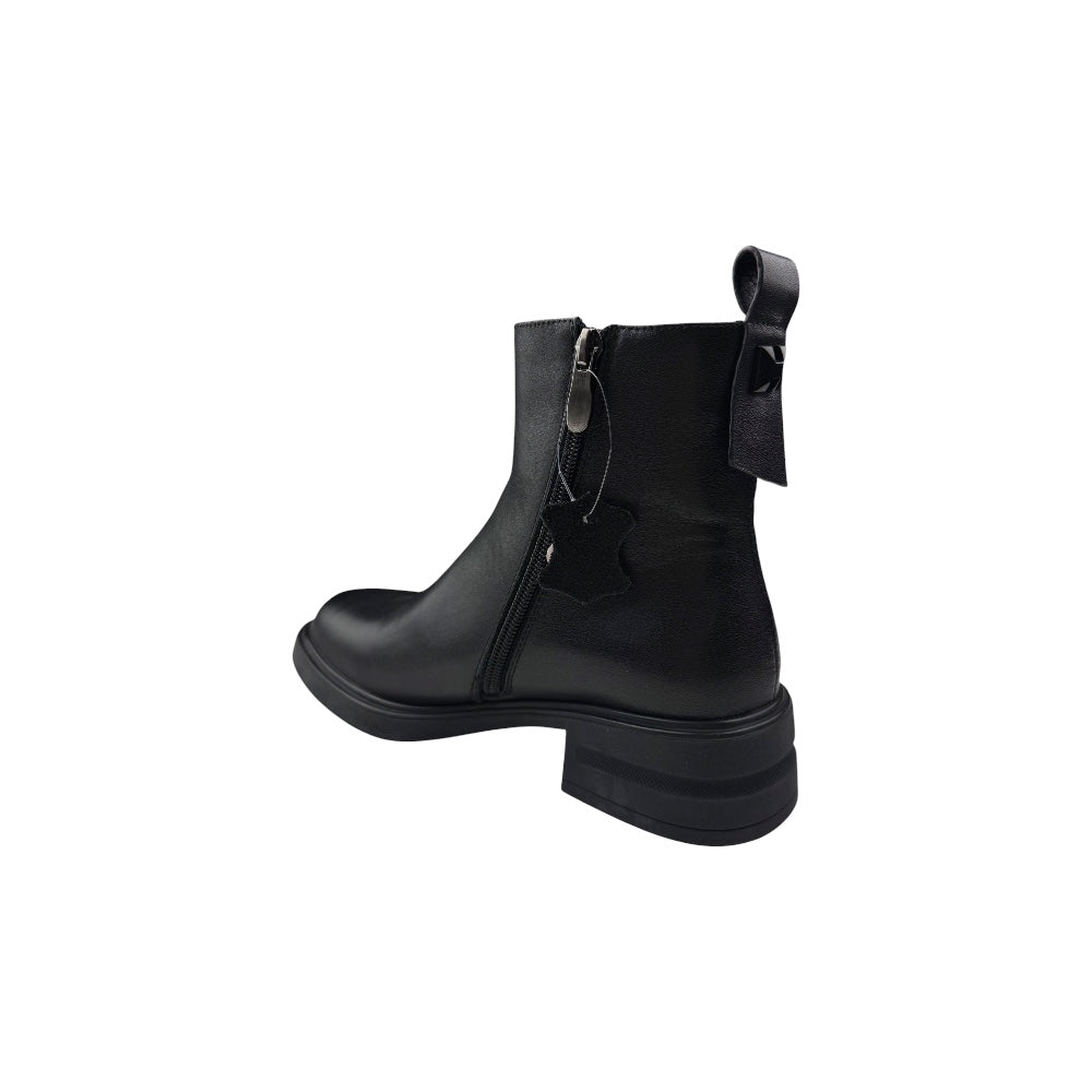 Ghete damă negre din piele naturală cu talpă joasă și design minimalist